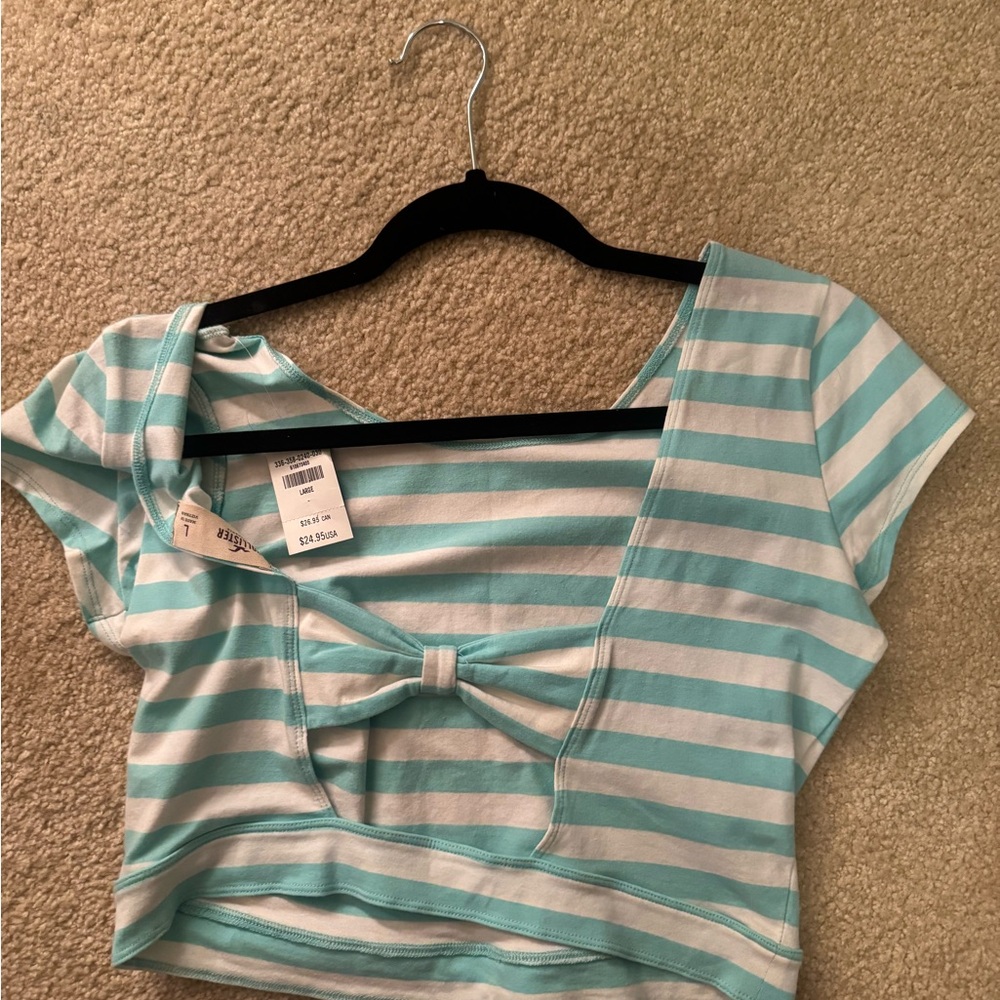 Hollister Blue and White Fitted Crop T-Shirt - Picture 2 of 3